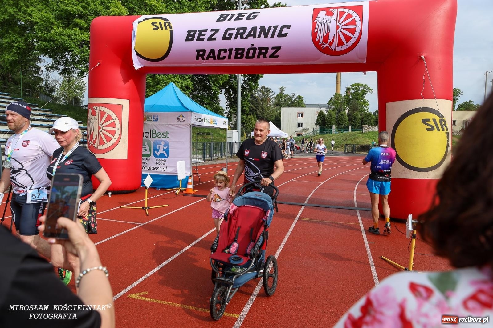 Zdjęcie w galerii na portalu naszraciborz.pl: Mateusz Mrówka najszybszy w XVII Biegu bez Granic wiadomości z regionu