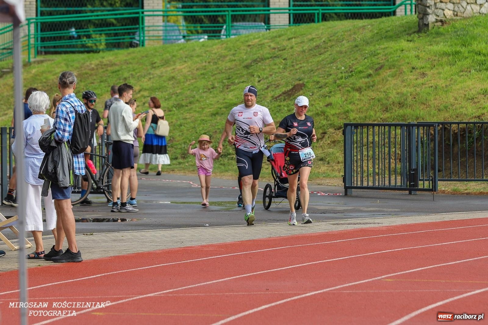Zdjęcie w galerii na portalu naszraciborz.pl: Mateusz Mrówka najszybszy w XVII Biegu bez Granic wiadomości z regionu