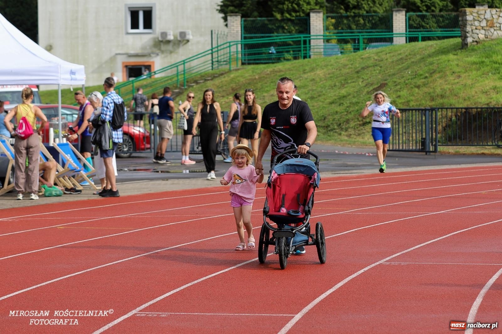 Zdjęcie w galerii na portalu naszraciborz.pl: Mateusz Mrówka najszybszy w XVII Biegu bez Granic wiadomości z regionu