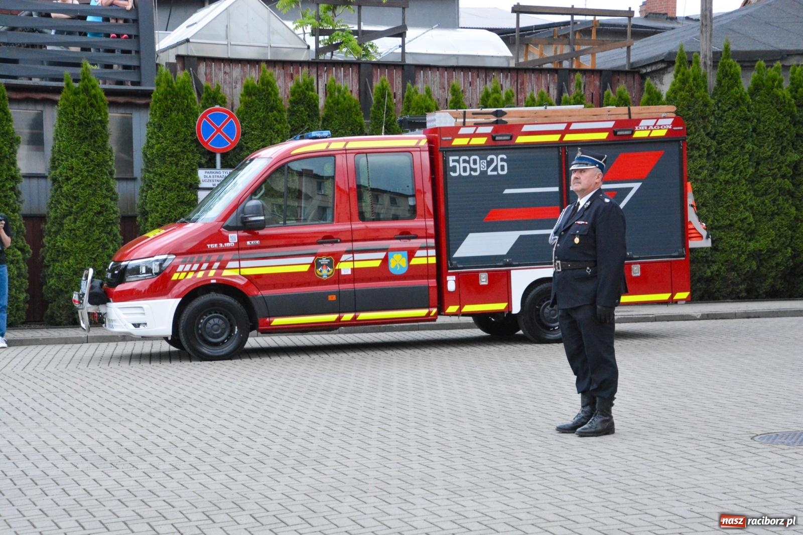 Zdjęcie w galerii na portalu naszraciborz.pl: Strażackie święto w Pietrowicach Wielkich. Wójt przekazał kluczyki, a księża poświęcili nowy wóz wiadomości z regionu