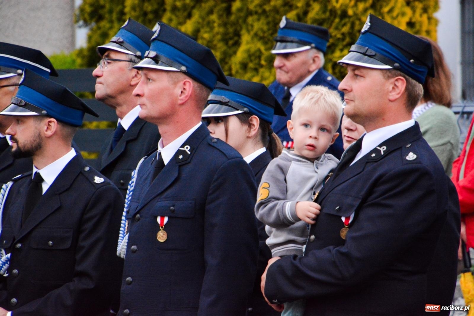 Zdjęcie w galerii na portalu naszraciborz.pl: Strażackie święto w Pietrowicach Wielkich. Wójt przekazał kluczyki, a księża poświęcili nowy wóz wiadomości z regionu