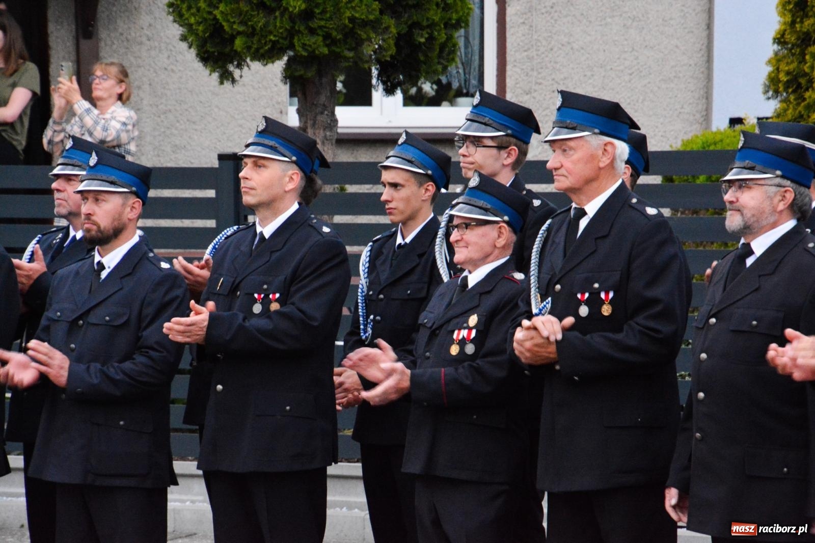 Zdjęcie w galerii na portalu naszraciborz.pl: Strażackie święto w Pietrowicach Wielkich. Wójt przekazał kluczyki, a księża poświęcili nowy wóz wiadomości z regionu
