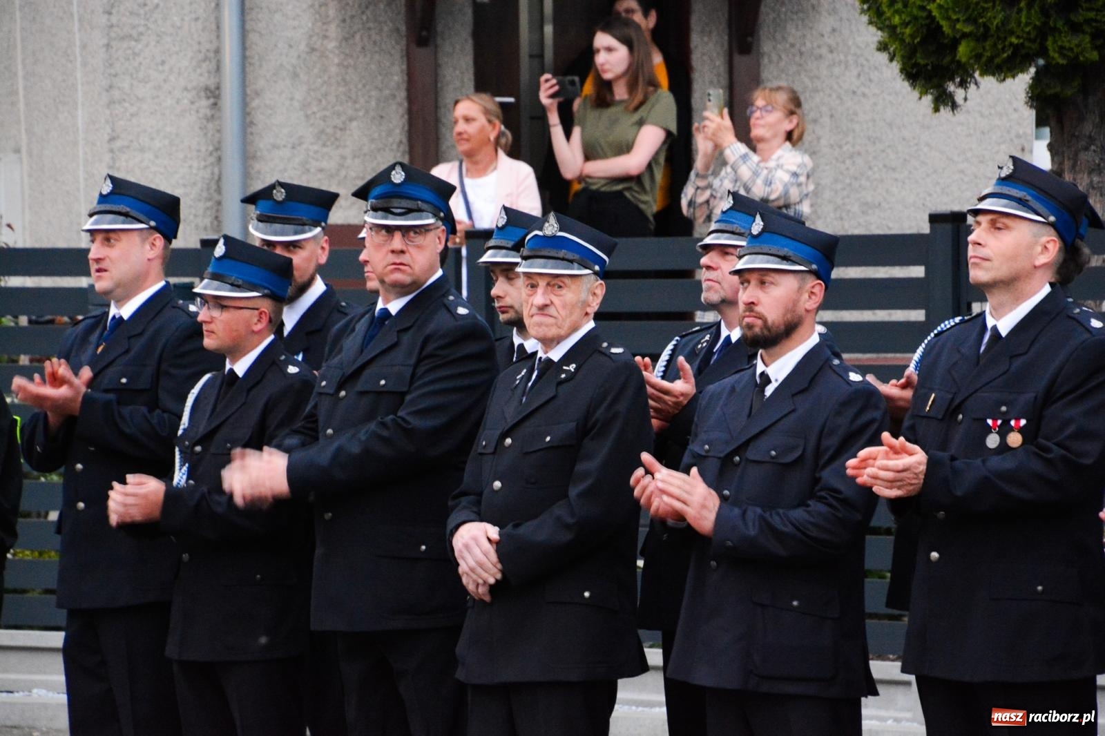 Zdjęcie w galerii na portalu naszraciborz.pl: Strażackie święto w Pietrowicach Wielkich. Wójt przekazał kluczyki, a księża poświęcili nowy wóz wiadomości z regionu