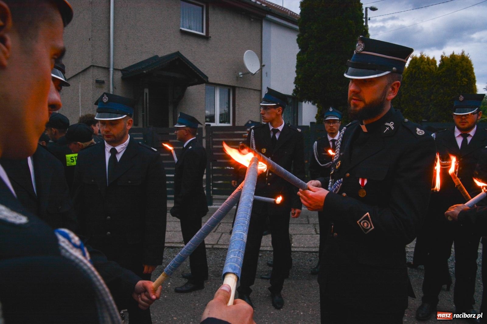 Zdjęcie w galerii na portalu naszraciborz.pl: Strażackie święto w Pietrowicach Wielkich. Wójt przekazał kluczyki, a księża poświęcili nowy wóz wiadomości z regionu