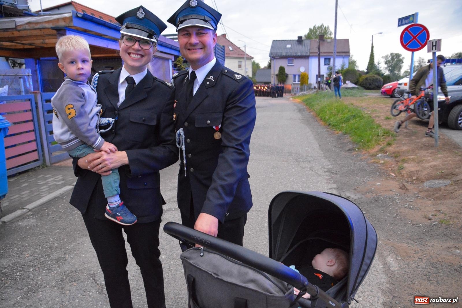 Zdjęcie w galerii na portalu naszraciborz.pl: Strażackie święto w Pietrowicach Wielkich. Wójt przekazał kluczyki, a księża poświęcili nowy wóz wiadomości z regionu