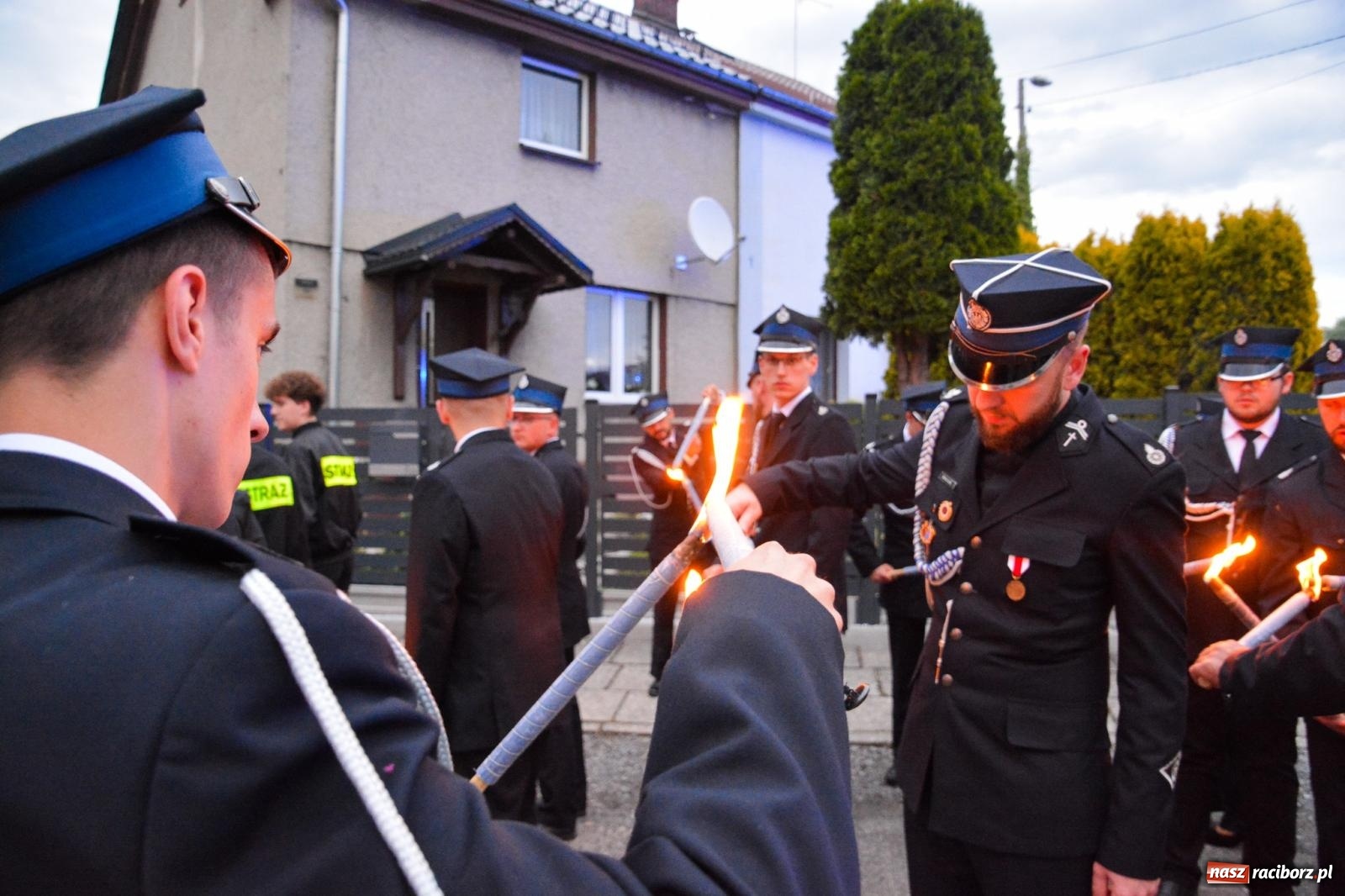 Zdjęcie w galerii na portalu naszraciborz.pl: Strażackie święto w Pietrowicach Wielkich. Wójt przekazał kluczyki, a księża poświęcili nowy wóz wiadomości z regionu