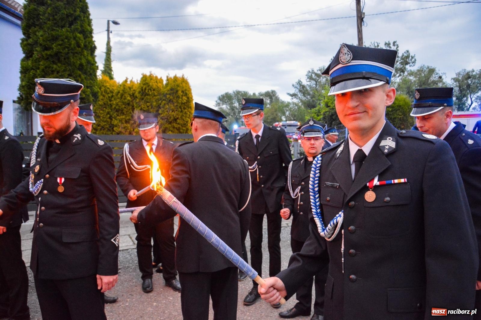 Zdjęcie w galerii na portalu naszraciborz.pl: Strażackie święto w Pietrowicach Wielkich. Wójt przekazał kluczyki, a księża poświęcili nowy wóz wiadomości z regionu