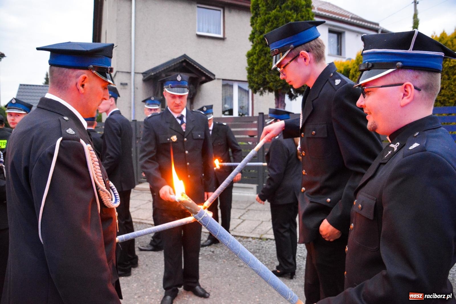 Zdjęcie w galerii na portalu naszraciborz.pl: Strażackie święto w Pietrowicach Wielkich. Wójt przekazał kluczyki, a księża poświęcili nowy wóz wiadomości z regionu