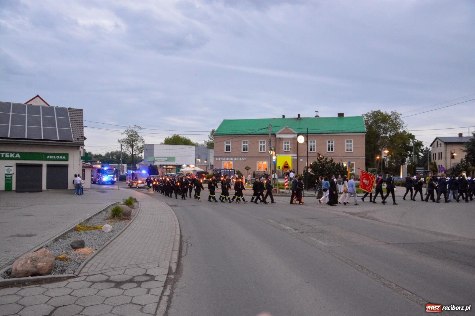 Zdjęcie w galerii na portalu naszraciborz.pl: Strażackie święto w Pietrowicach Wielkich. Wójt przekazał kluczyki, a księża poświęcili nowy wóz wiadomości z regionu