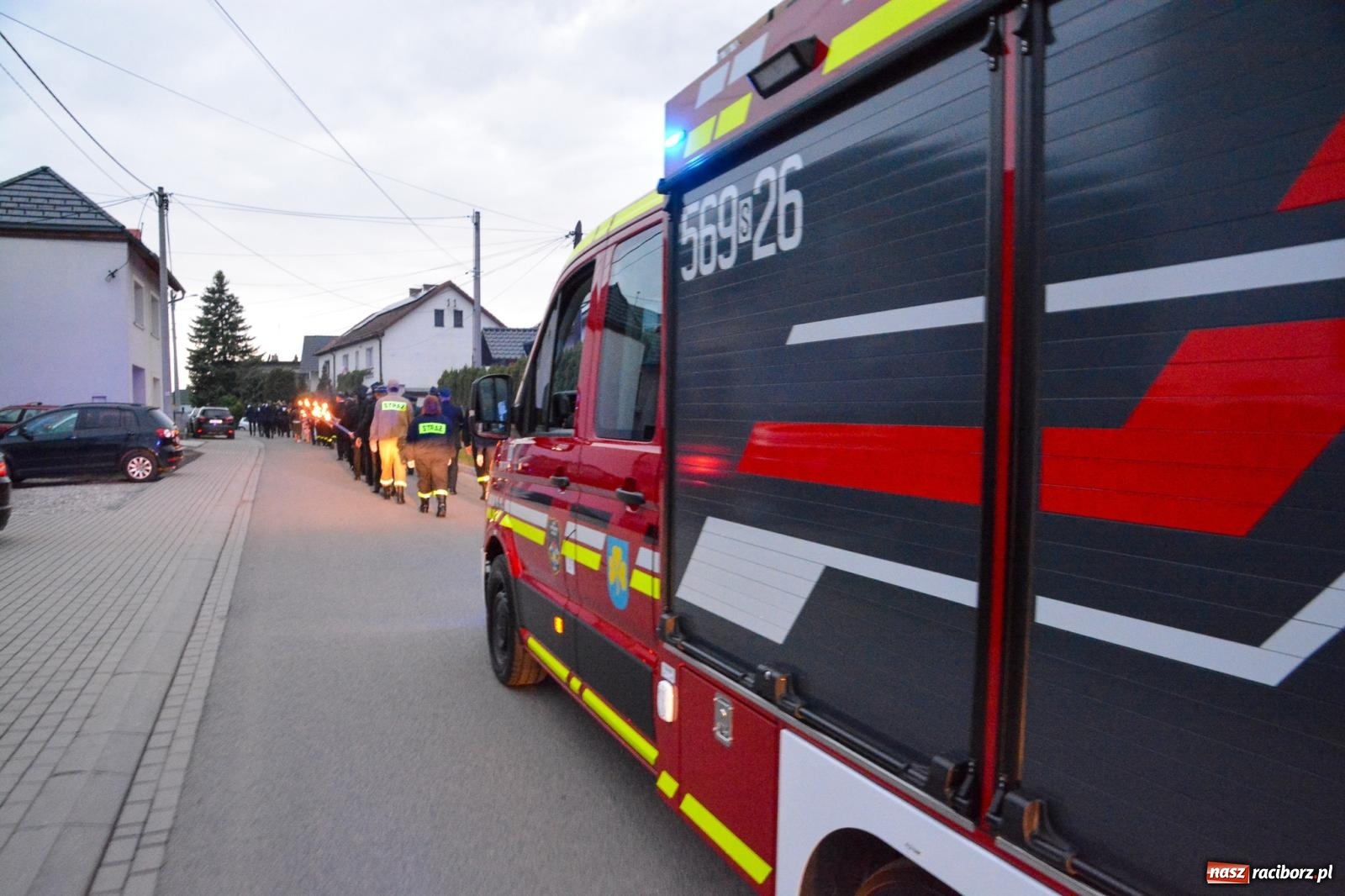 Zdjęcie w galerii na portalu naszraciborz.pl: Strażackie święto w Pietrowicach Wielkich. Wójt przekazał kluczyki, a księża poświęcili nowy wóz wiadomości z regionu