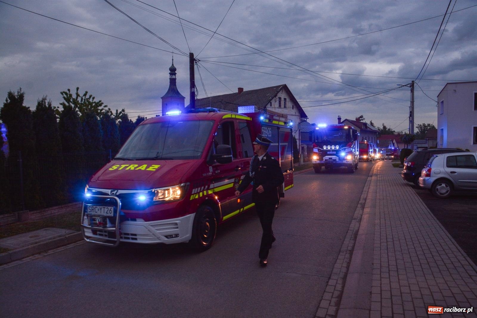 Zdjęcie w galerii na portalu naszraciborz.pl: Strażackie święto w Pietrowicach Wielkich. Wójt przekazał kluczyki, a księża poświęcili nowy wóz wiadomości z regionu