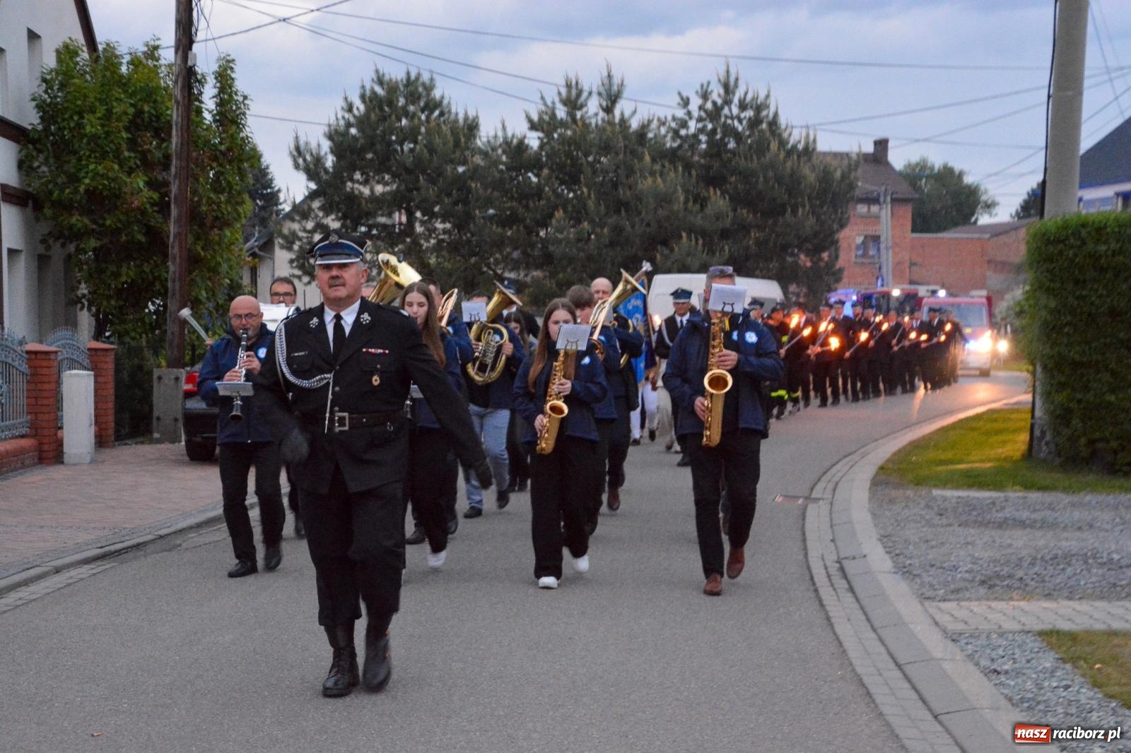 Zdjęcie w galerii na portalu naszraciborz.pl: Strażackie święto w Pietrowicach Wielkich. Wójt przekazał kluczyki, a księża poświęcili nowy wóz wiadomości z regionu