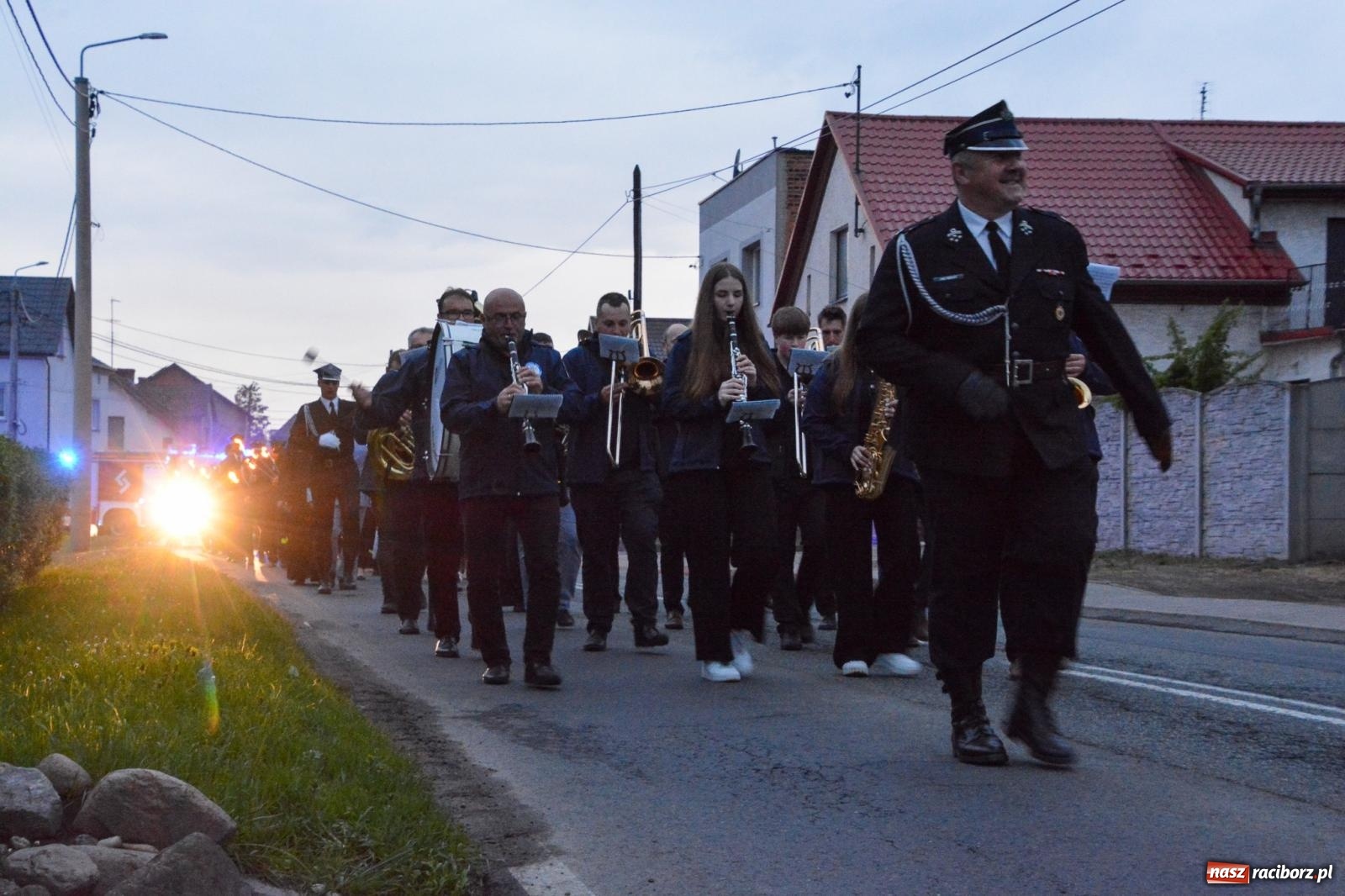 Zdjęcie w galerii na portalu naszraciborz.pl: Strażackie święto w Pietrowicach Wielkich. Wójt przekazał kluczyki, a księża poświęcili nowy wóz wiadomości z regionu