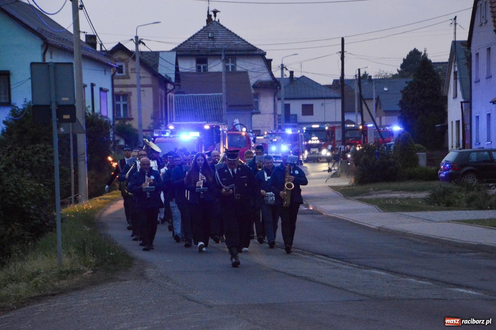 Zdjęcie w galerii na portalu naszraciborz.pl: Strażackie święto w Pietrowicach Wielkich. Wójt przekazał kluczyki, a księża poświęcili nowy wóz wiadomości z regionu