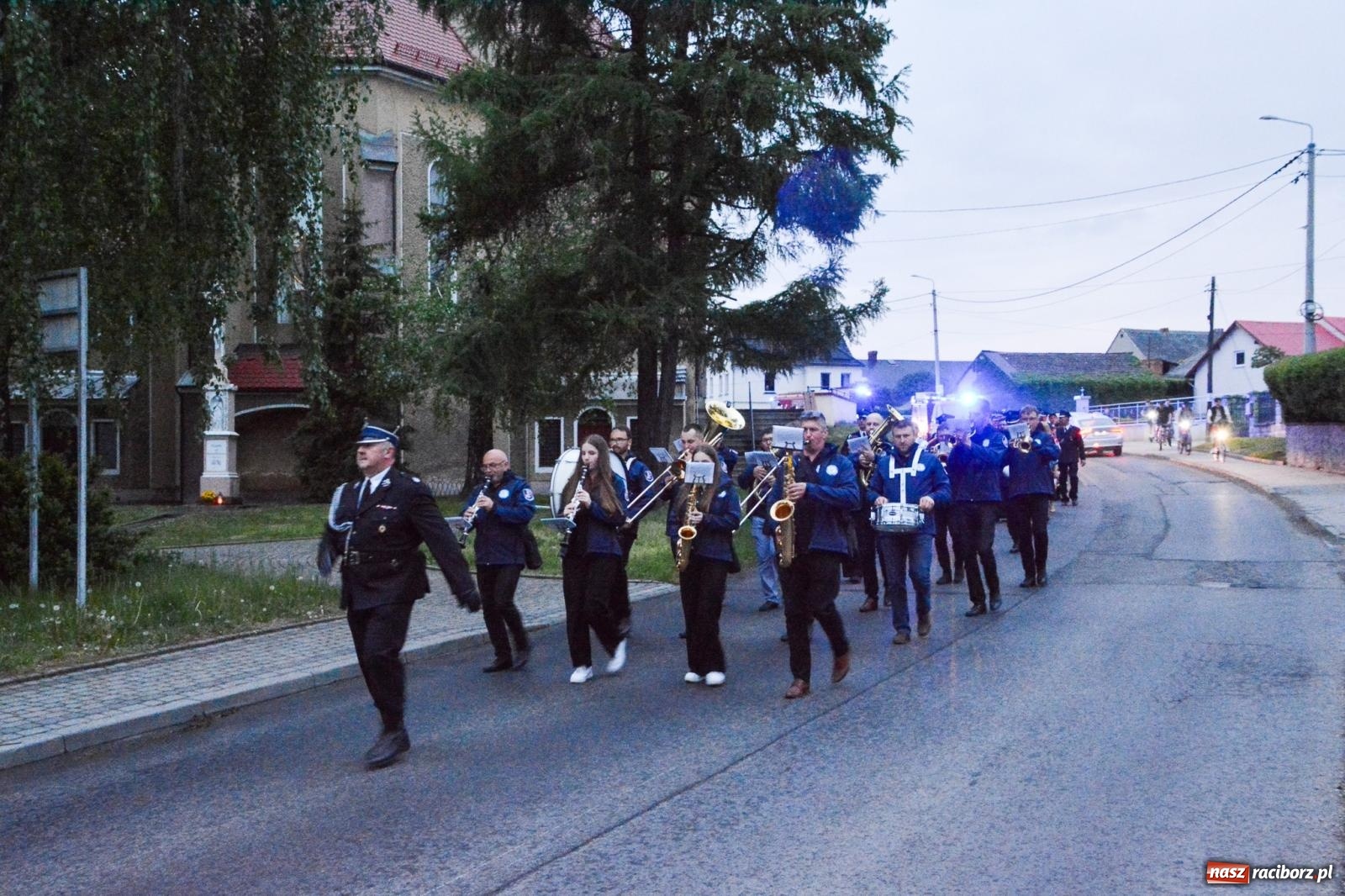 Zdjęcie w galerii na portalu naszraciborz.pl: Strażackie święto w Pietrowicach Wielkich. Wójt przekazał kluczyki, a księża poświęcili nowy wóz wiadomości z regionu