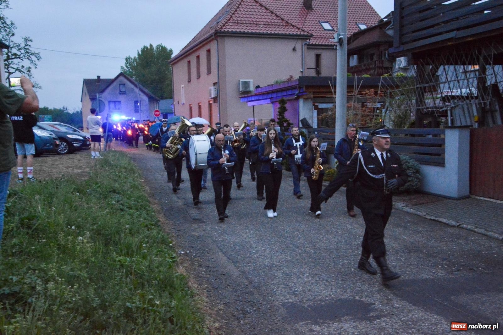 Zdjęcie w galerii na portalu naszraciborz.pl: Strażackie święto w Pietrowicach Wielkich. Wójt przekazał kluczyki, a księża poświęcili nowy wóz wiadomości z regionu