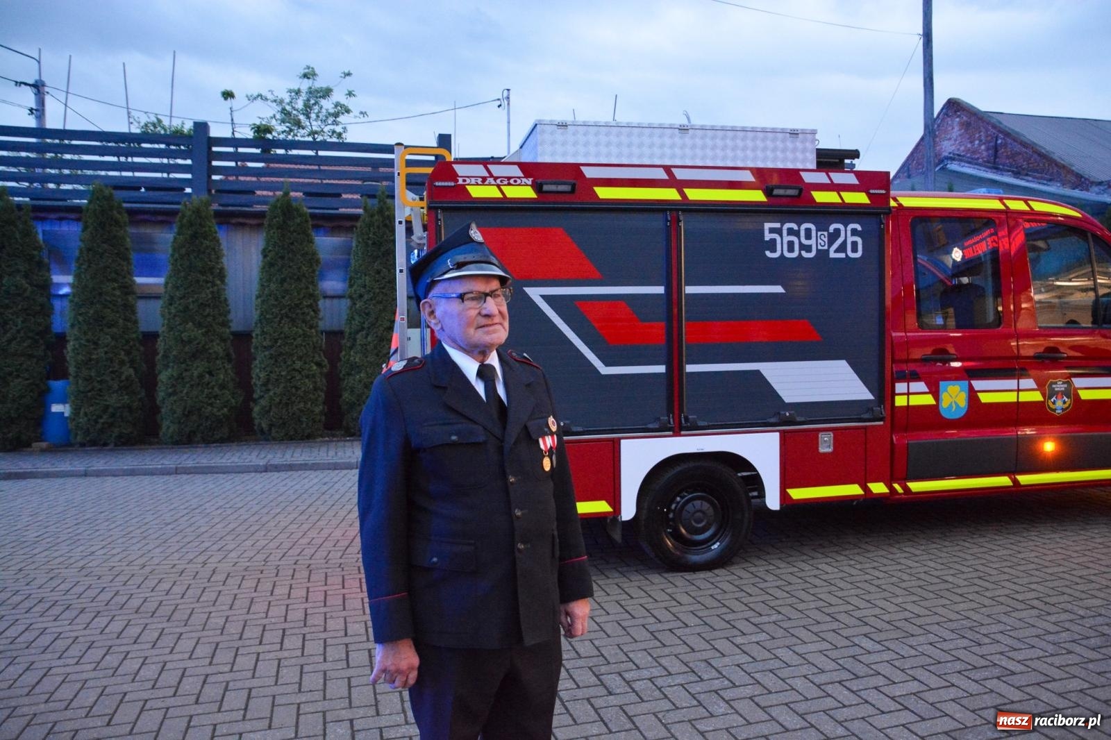 Zdjęcie w galerii na portalu naszraciborz.pl: Strażackie święto w Pietrowicach Wielkich. Wójt przekazał kluczyki, a księża poświęcili nowy wóz wiadomości z regionu