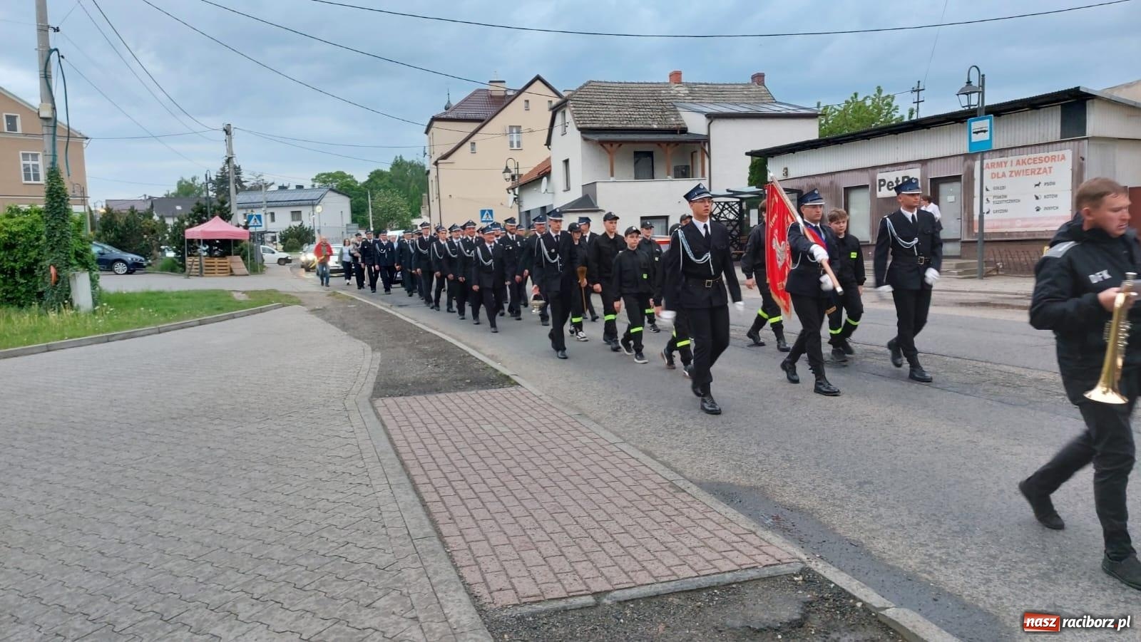 Zdjęcie w galerii na portalu naszraciborz.pl: Strażackie święto w Pietrowicach Wielkich. Wójt przekazał kluczyki, a księża poświęcili nowy wóz wiadomości z regionu