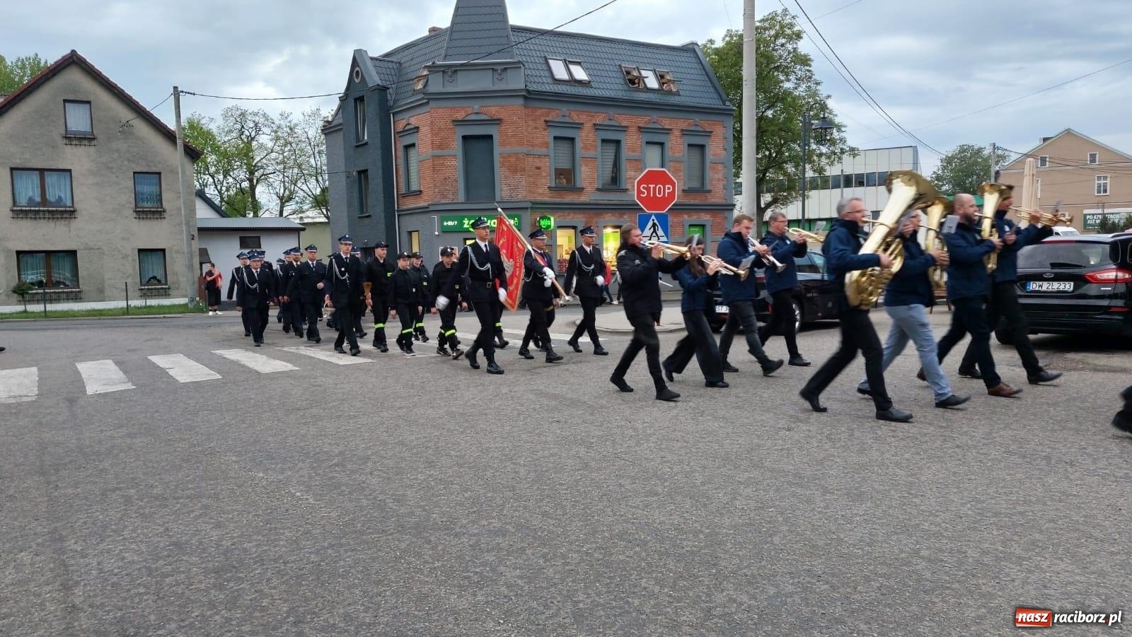 Zdjęcie w galerii na portalu naszraciborz.pl: Strażackie święto w Pietrowicach Wielkich. Wójt przekazał kluczyki, a księża poświęcili nowy wóz wiadomości z regionu