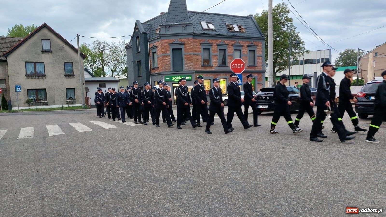 Zdjęcie w galerii na portalu naszraciborz.pl: Strażackie święto w Pietrowicach Wielkich. Wójt przekazał kluczyki, a księża poświęcili nowy wóz wiadomości z regionu
