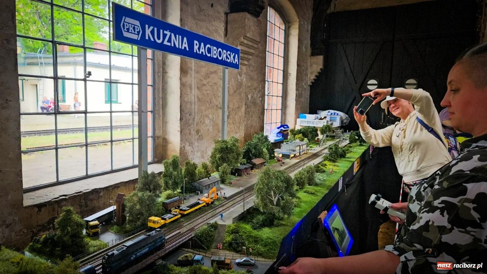 Zdjęcie w galerii na portalu naszraciborz.pl: Rudzka majówka z wąskotorówką i makietą kolejową [FOTO i WIDEO] wiadomości z regionu