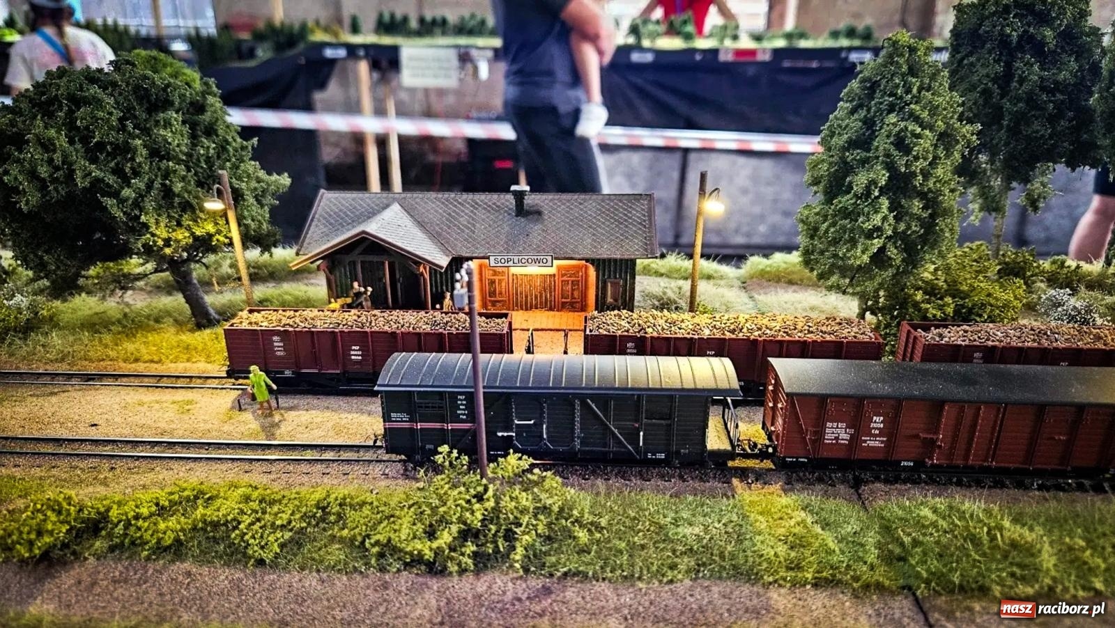 Zdjęcie w galerii na portalu naszraciborz.pl: Rudzka majówka z wąskotorówką i makietą kolejową [FOTO i WIDEO] wiadomości z regionu