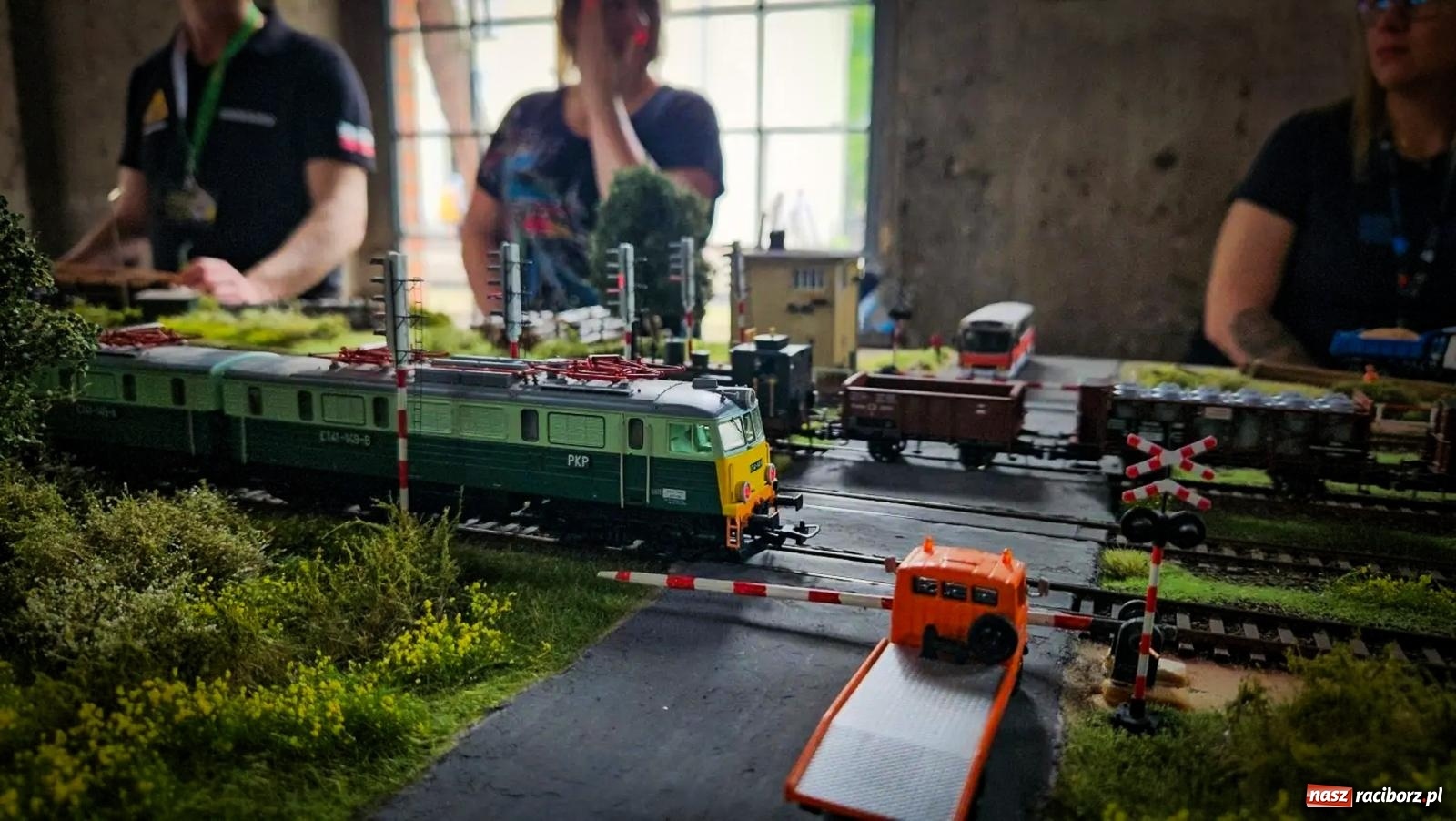 Zdjęcie w galerii na portalu naszraciborz.pl: Rudzka majówka z wąskotorówką i makietą kolejową [FOTO i WIDEO] wiadomości z regionu