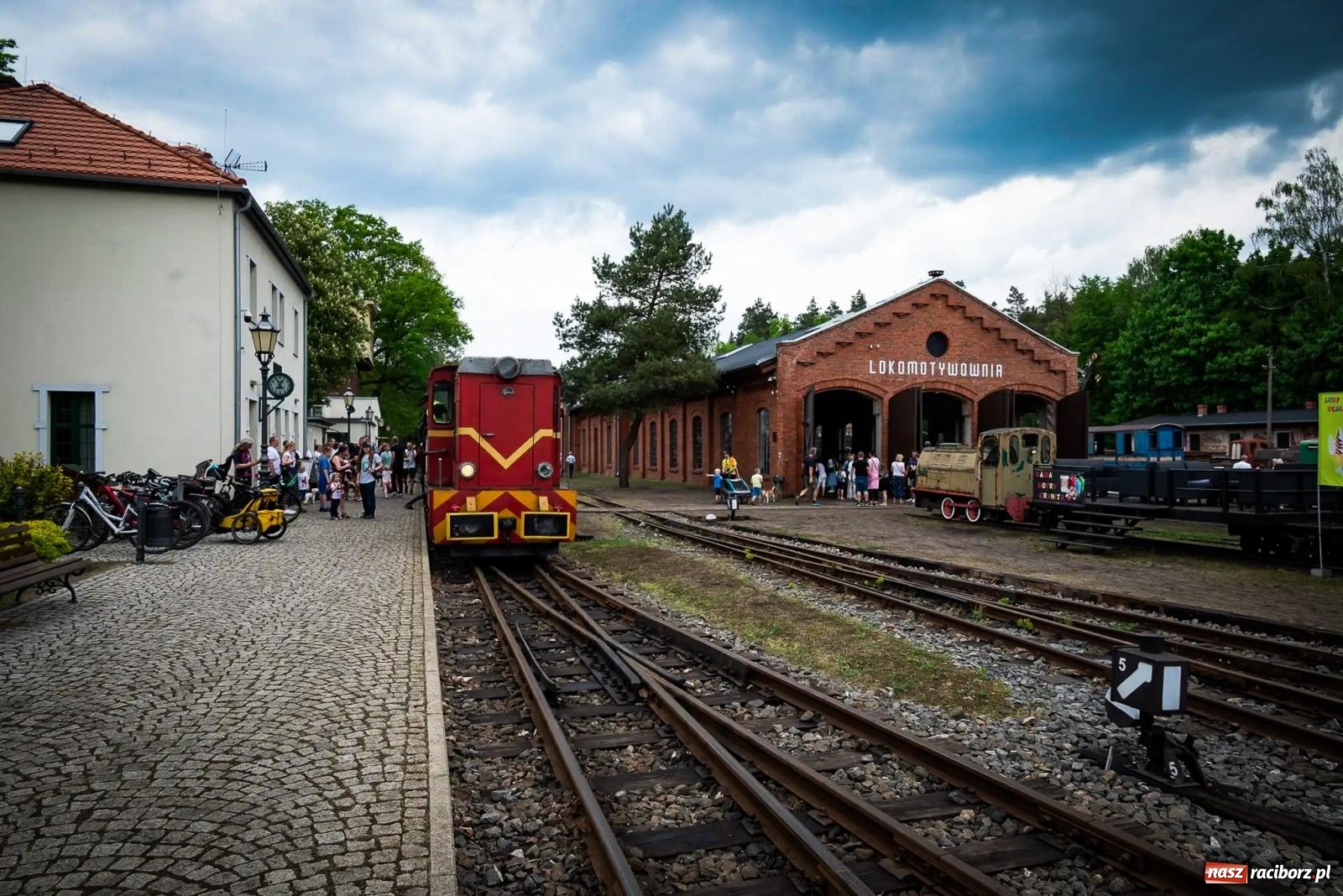 Zdjęcie w galerii na portalu naszraciborz.pl: Rudzka majówka z wąskotorówką i makietą kolejową [FOTO i WIDEO] wiadomości z regionu