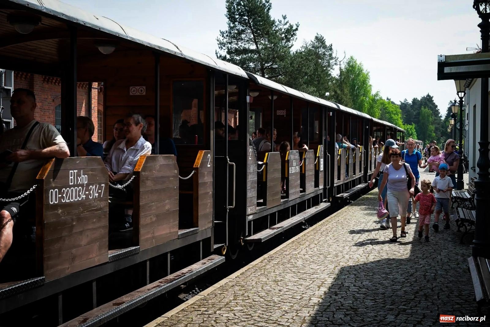 Zdjęcie w galerii na portalu naszraciborz.pl: Rudzka majówka z wąskotorówką i makietą kolejową [FOTO i WIDEO] wiadomości z regionu
