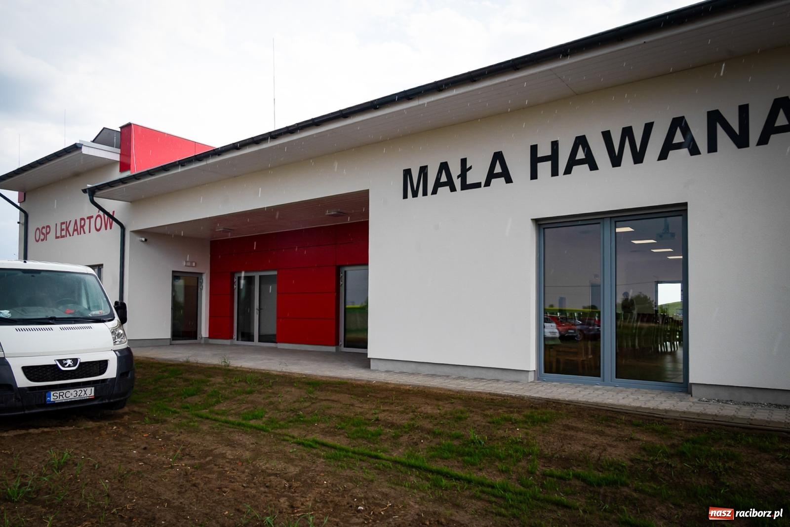 Zdjęcie w galerii na portalu naszraciborz.pl: W Lekartowie mają Małą Hawanę. Otwarcie remizy OSP i świetlicy [FOTO i WIDEO] wiadomości z regionu