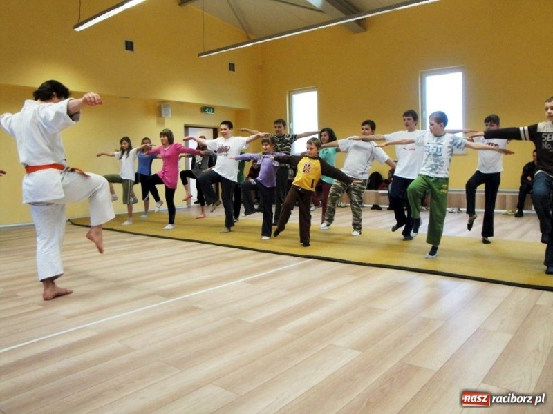 Zdjęcie w galerii na portalu naszraciborz.pl: Tańca, walki, malarstwa uczą specjaliści wiadomości z regionu