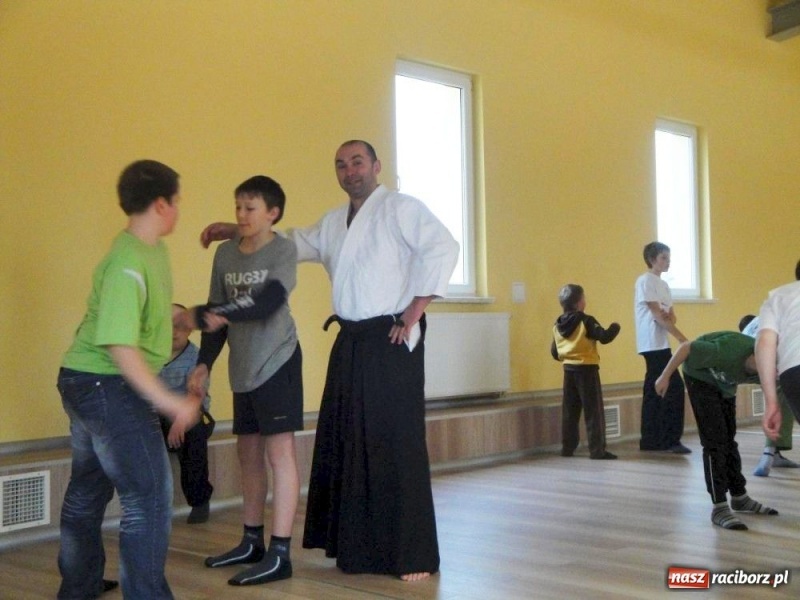 Zdjęcie w galerii na portalu naszraciborz.pl: Tańca, walki, malarstwa uczą specjaliści wiadomości z regionu