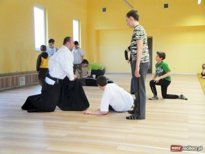 Zdjęcie w galerii na portalu naszraciborz.pl: Tańca, walki, malarstwa uczą specjaliści wiadomości z regionu