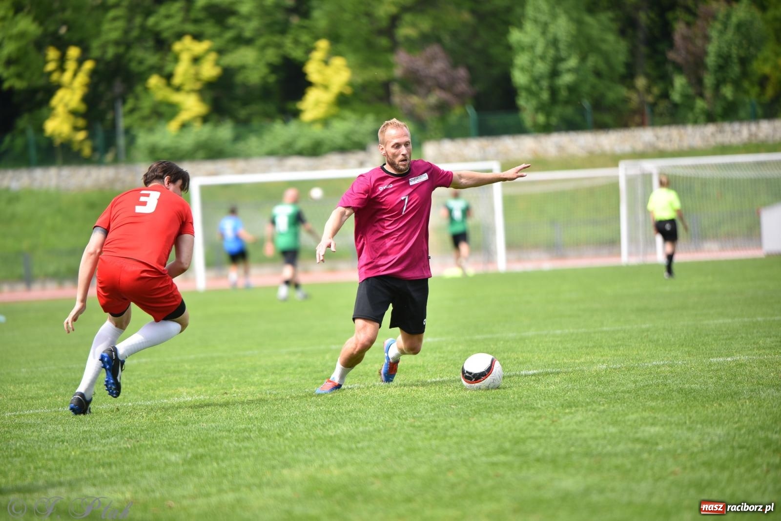 Zdjęcie w galerii na portalu naszraciborz.pl: Piłkarskie zmagania śląskich policjantów na stadionie przy Zamkowej [FOTO i WIDEO] wiadomości z regionu