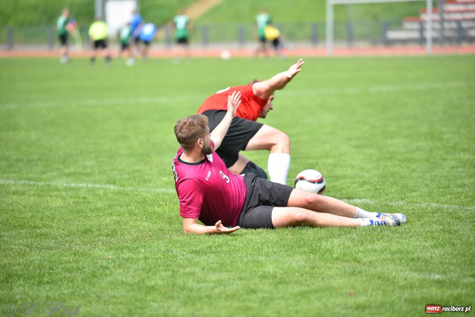 Zdjęcie w galerii na portalu naszraciborz.pl: Piłkarskie zmagania śląskich policjantów na stadionie przy Zamkowej [FOTO i WIDEO] wiadomości z regionu
