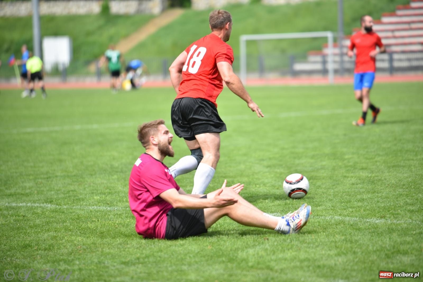 Zdjęcie w galerii na portalu naszraciborz.pl: Piłkarskie zmagania śląskich policjantów na stadionie przy Zamkowej [FOTO i WIDEO] wiadomości z regionu
