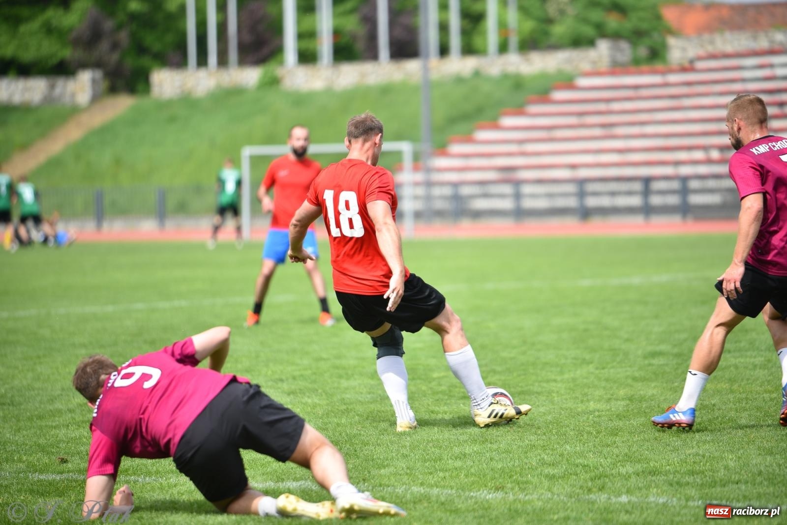 Zdjęcie w galerii na portalu naszraciborz.pl: Piłkarskie zmagania śląskich policjantów na stadionie przy Zamkowej [FOTO i WIDEO] wiadomości z regionu