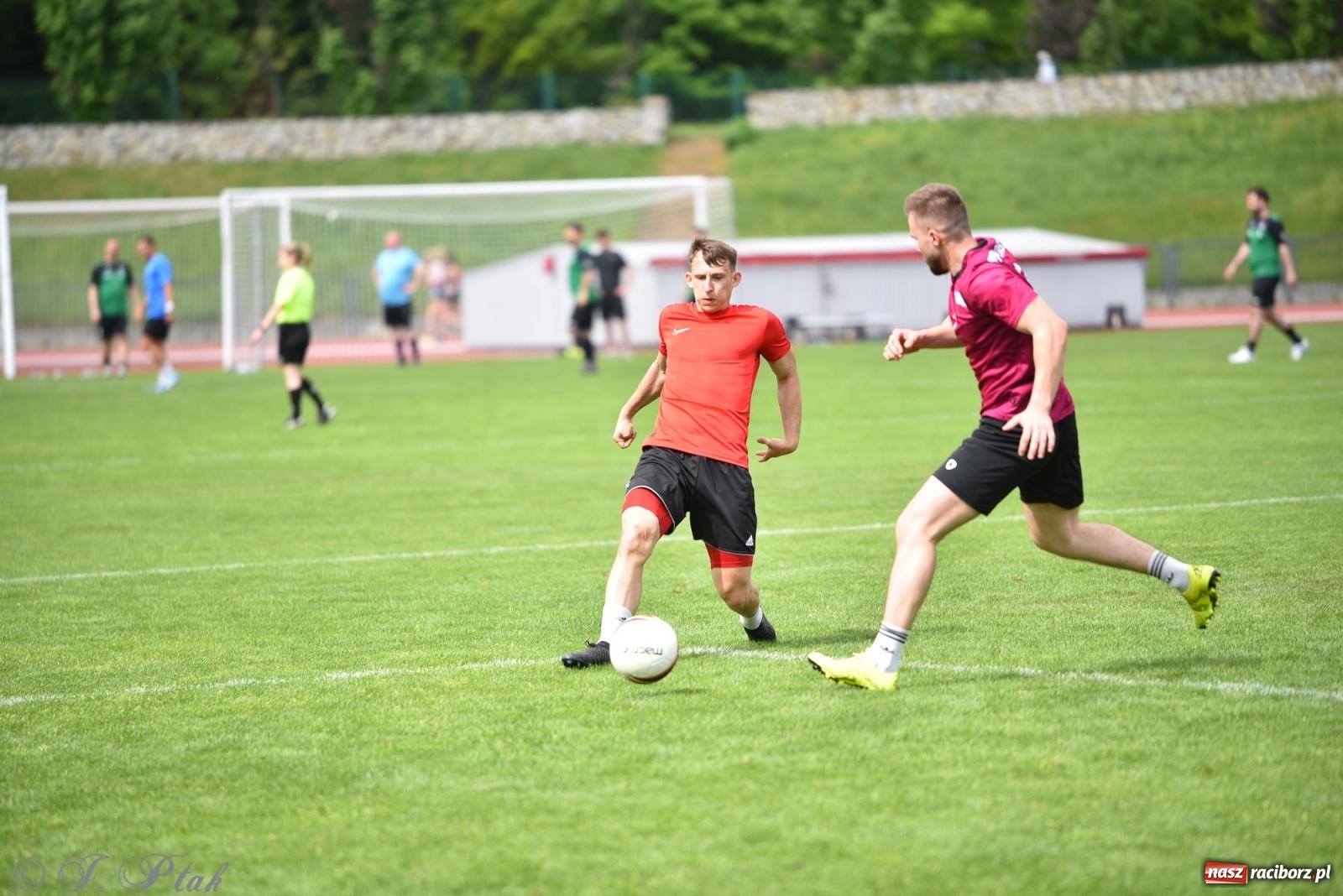 Zdjęcie w galerii na portalu naszraciborz.pl: Piłkarskie zmagania śląskich policjantów na stadionie przy Zamkowej [FOTO i WIDEO] wiadomości z regionu
