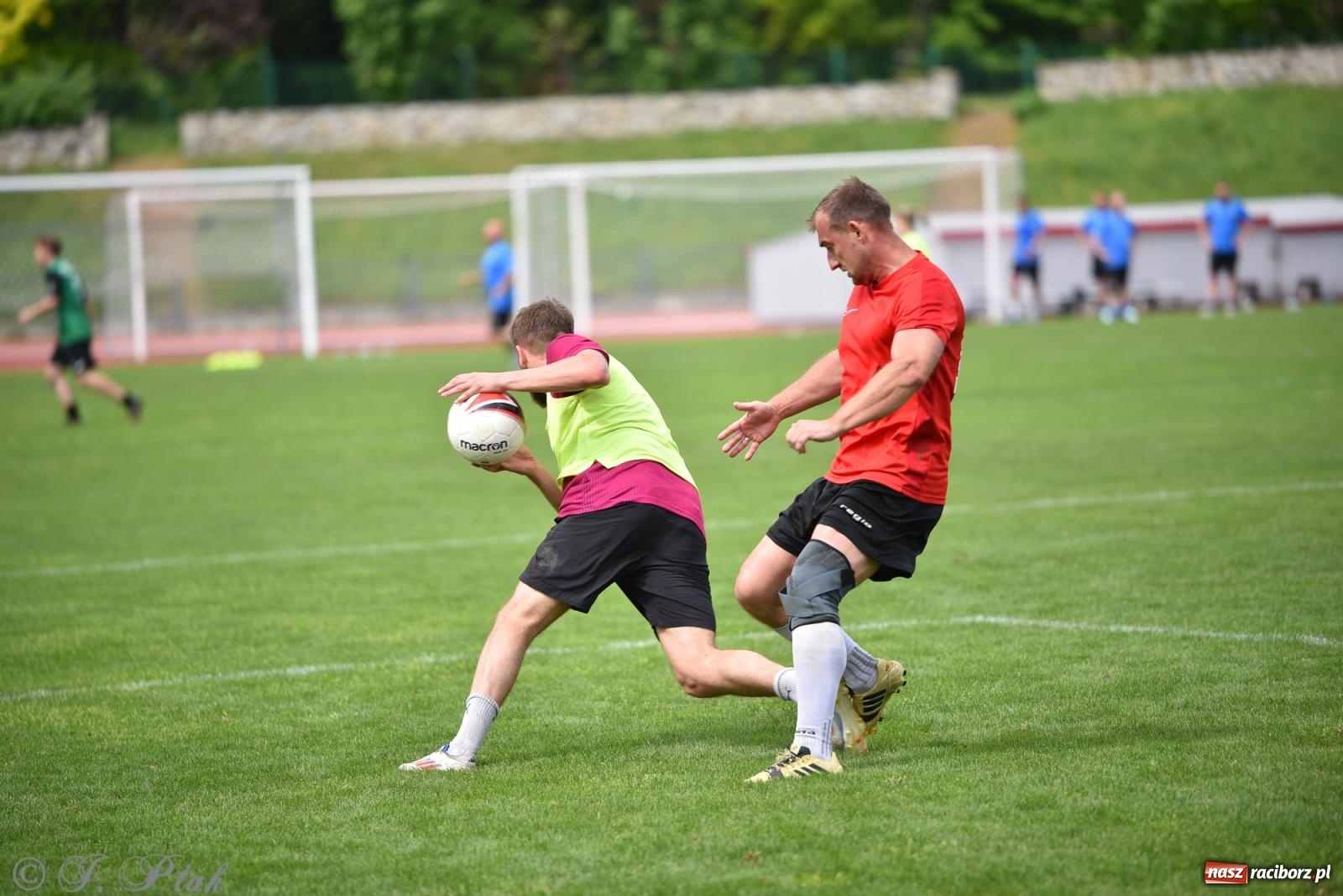 Zdjęcie w galerii na portalu naszraciborz.pl: Piłkarskie zmagania śląskich policjantów na stadionie przy Zamkowej [FOTO i WIDEO] wiadomości z regionu