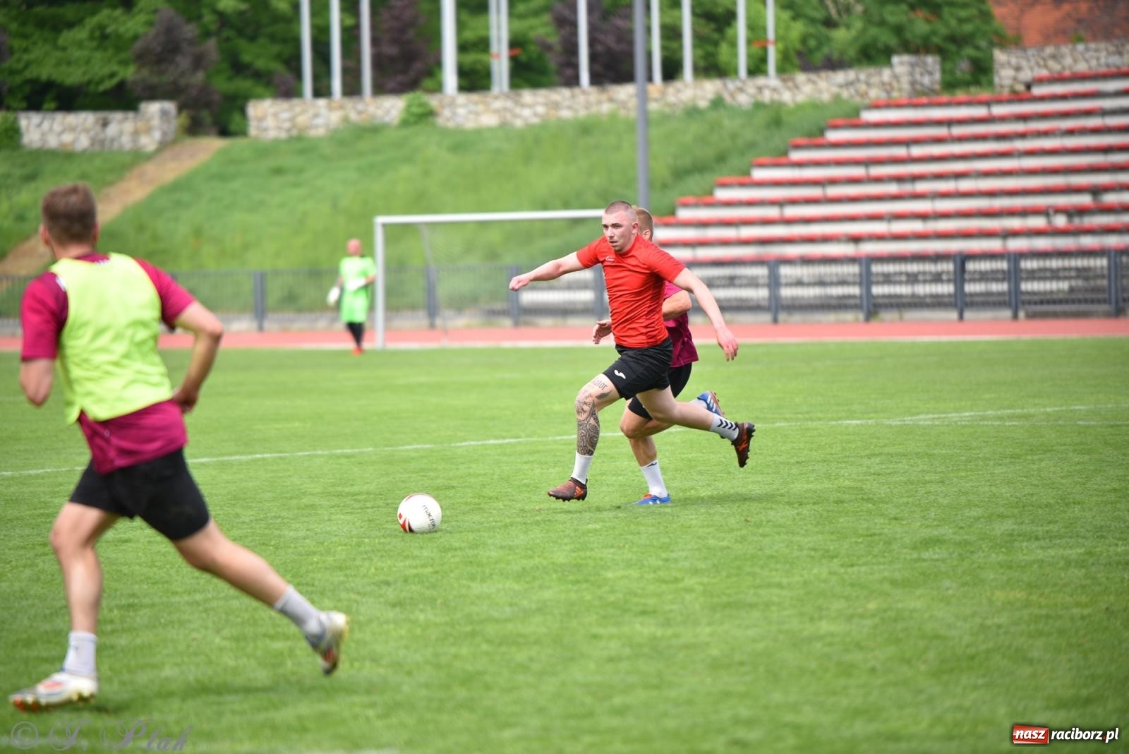 Zdjęcie w galerii na portalu naszraciborz.pl: Piłkarskie zmagania śląskich policjantów na stadionie przy Zamkowej [FOTO i WIDEO] wiadomości z regionu