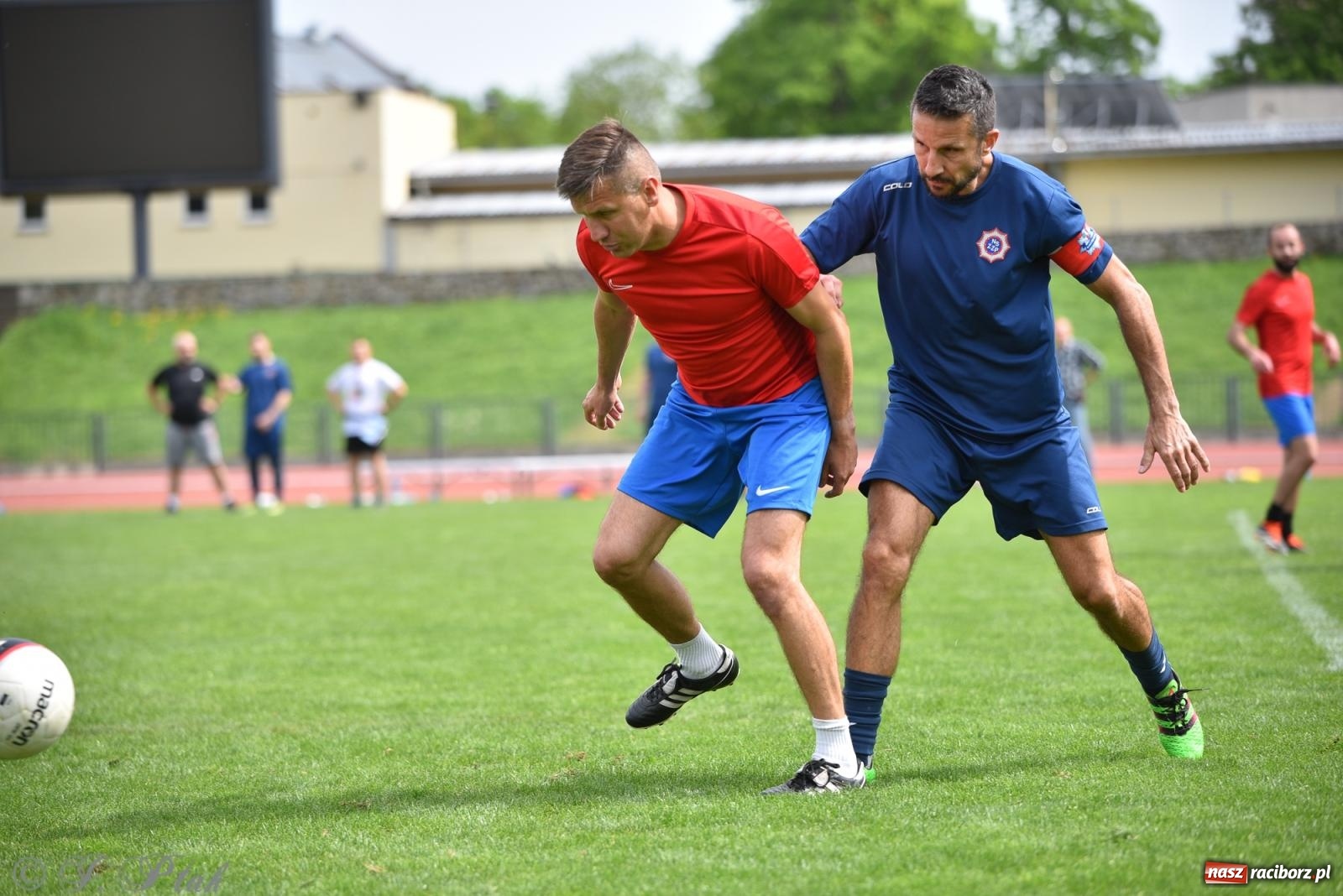 Zdjęcie w galerii na portalu naszraciborz.pl: Piłkarskie zmagania śląskich policjantów na stadionie przy Zamkowej [FOTO i WIDEO] wiadomości z regionu