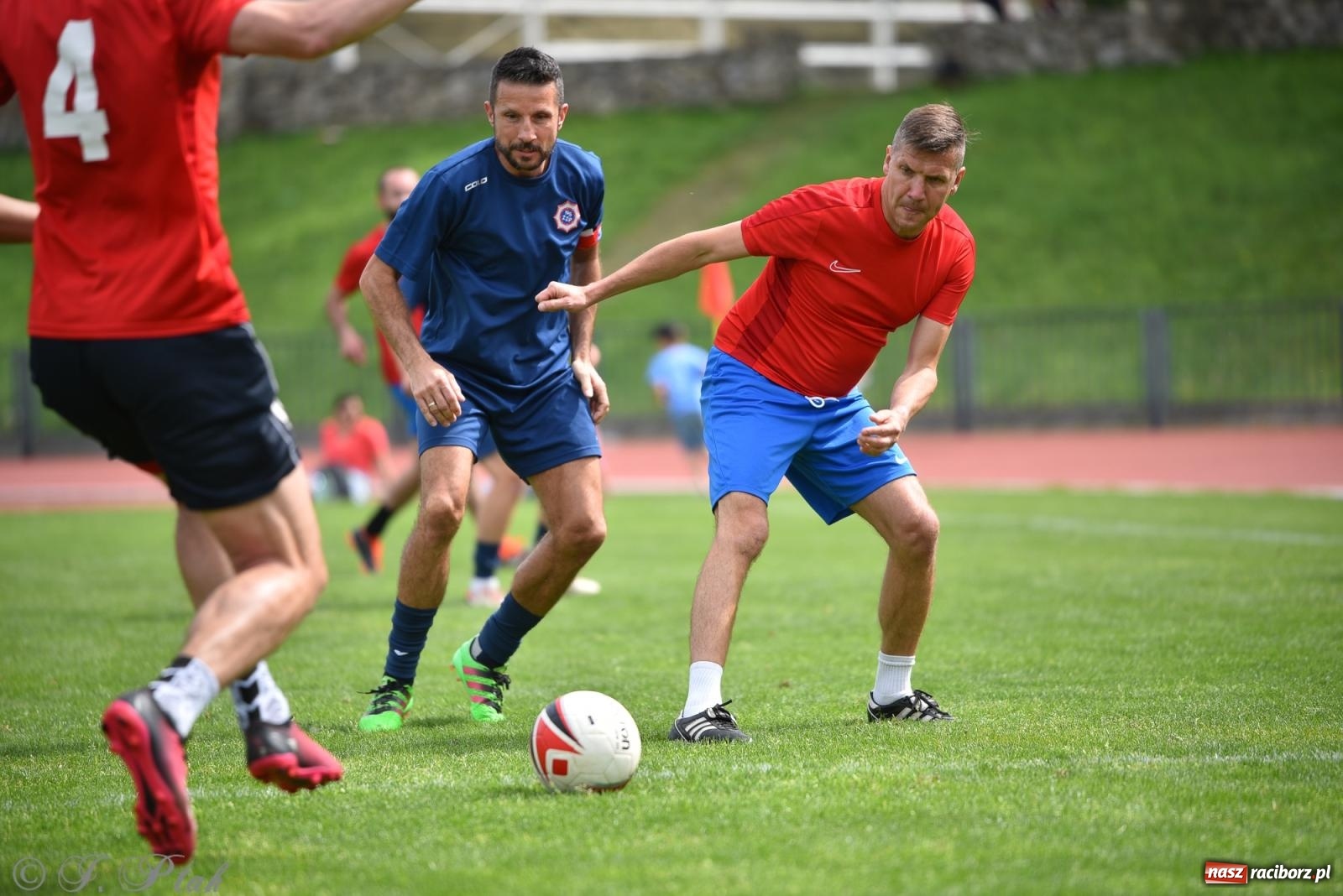 Zdjęcie w galerii na portalu naszraciborz.pl: Piłkarskie zmagania śląskich policjantów na stadionie przy Zamkowej [FOTO i WIDEO] wiadomości z regionu
