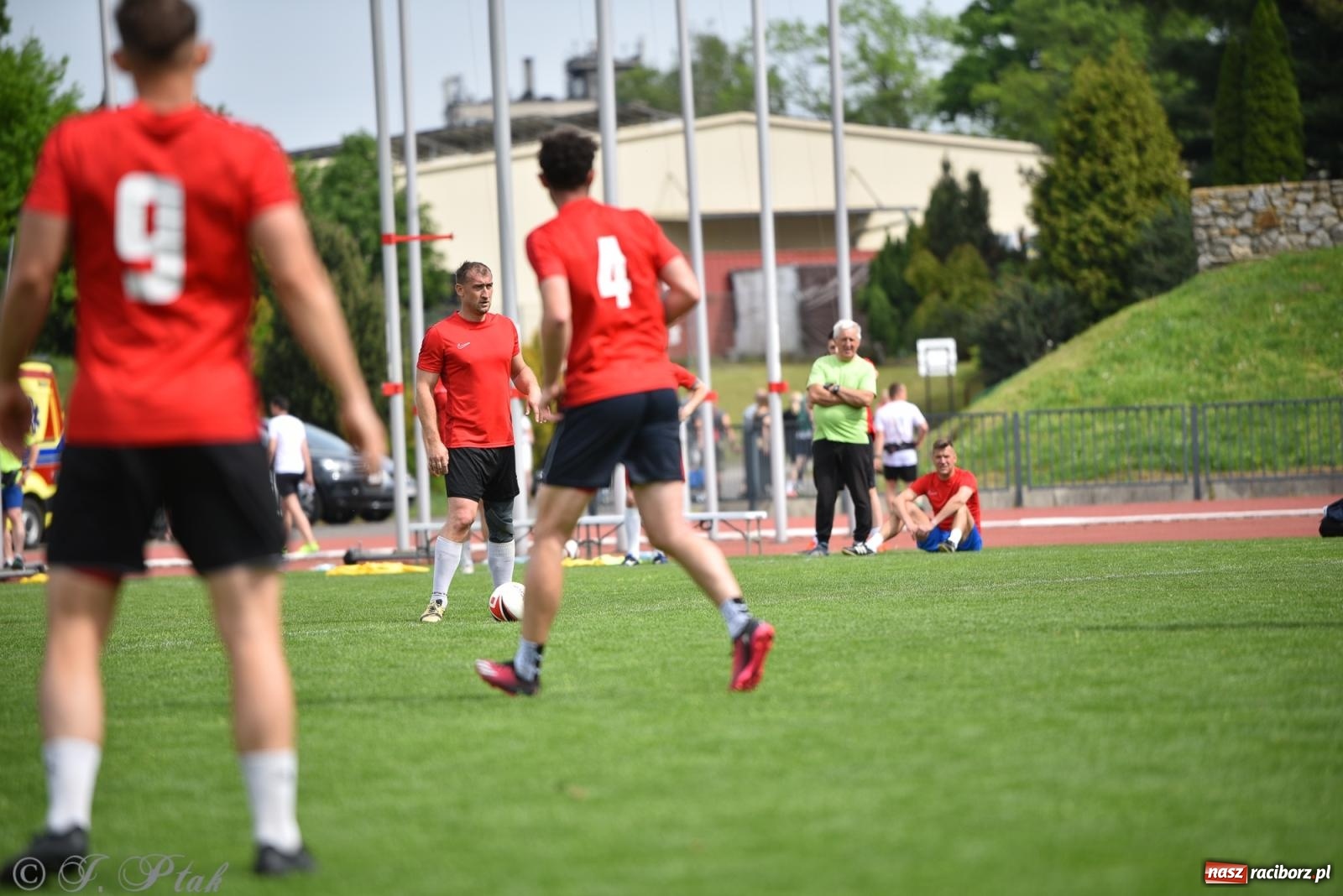 Zdjęcie w galerii na portalu naszraciborz.pl: Piłkarskie zmagania śląskich policjantów na stadionie przy Zamkowej [FOTO i WIDEO] wiadomości z regionu