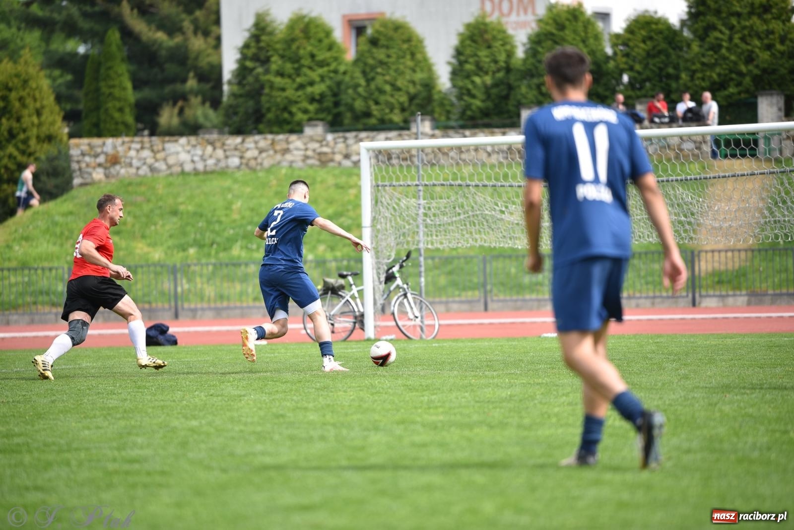 Zdjęcie w galerii na portalu naszraciborz.pl: Piłkarskie zmagania śląskich policjantów na stadionie przy Zamkowej [FOTO i WIDEO] wiadomości z regionu