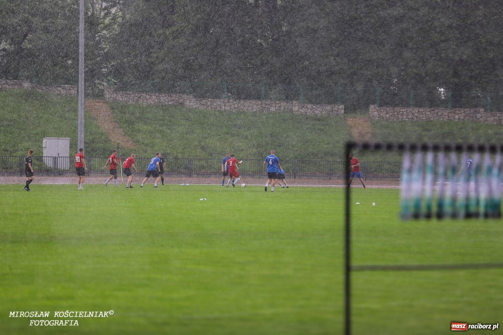 Zdjęcie w galerii na portalu naszraciborz.pl: Piłkarskie zmagania śląskich policjantów na stadionie przy Zamkowej [FOTO i WIDEO] wiadomości z regionu