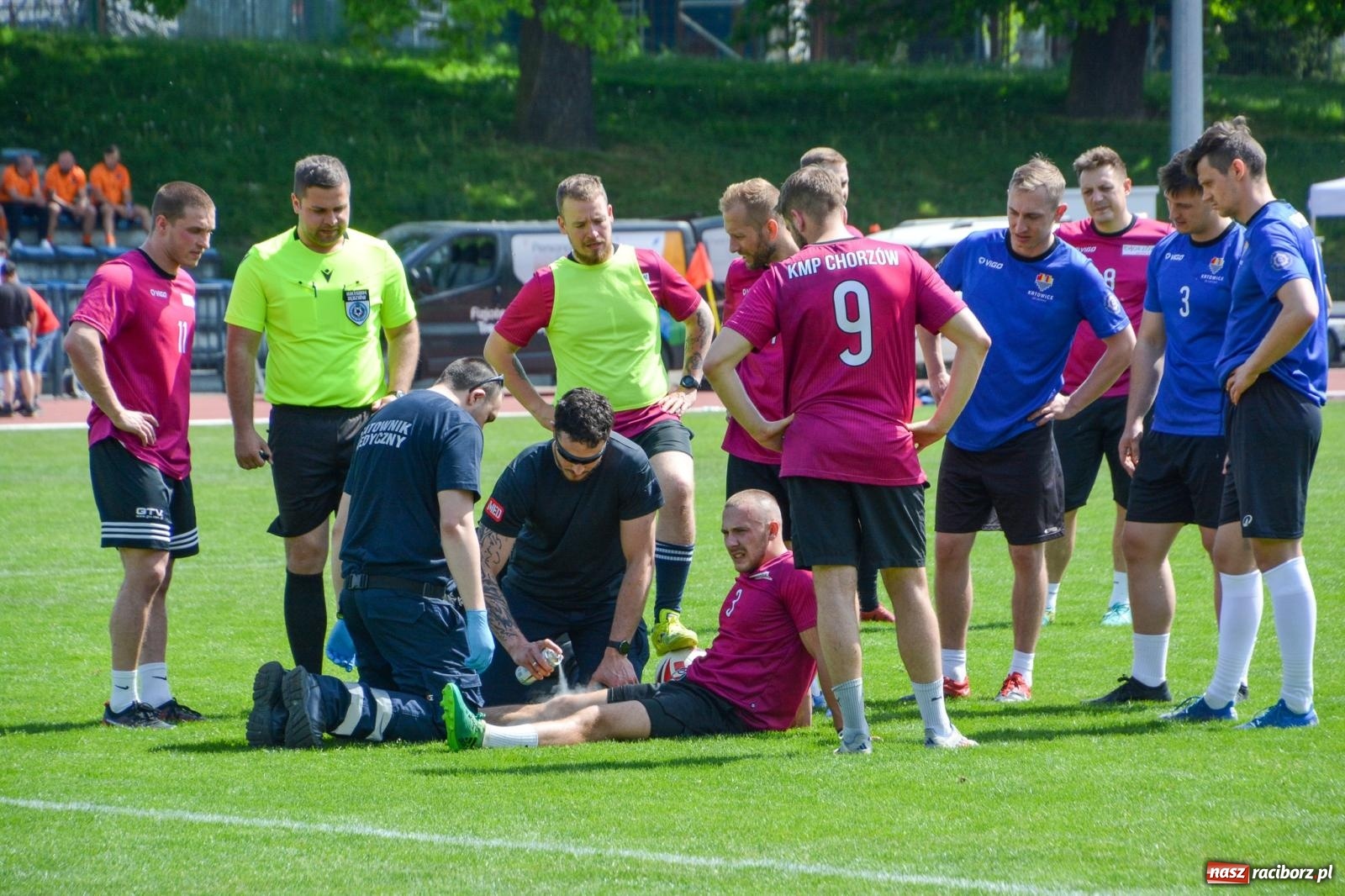 Zdjęcie w galerii na portalu naszraciborz.pl: Piłkarskie zmagania śląskich policjantów na stadionie przy Zamkowej [FOTO i WIDEO] wiadomości z regionu
