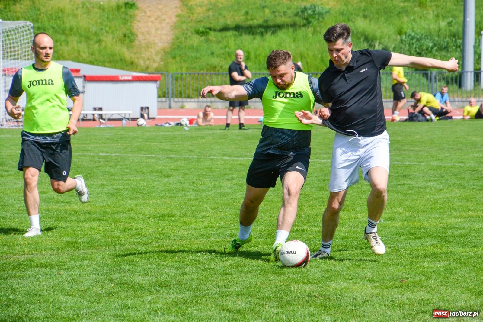 Zdjęcie w galerii na portalu naszraciborz.pl: Piłkarskie zmagania śląskich policjantów na stadionie przy Zamkowej [FOTO i WIDEO] wiadomości z regionu