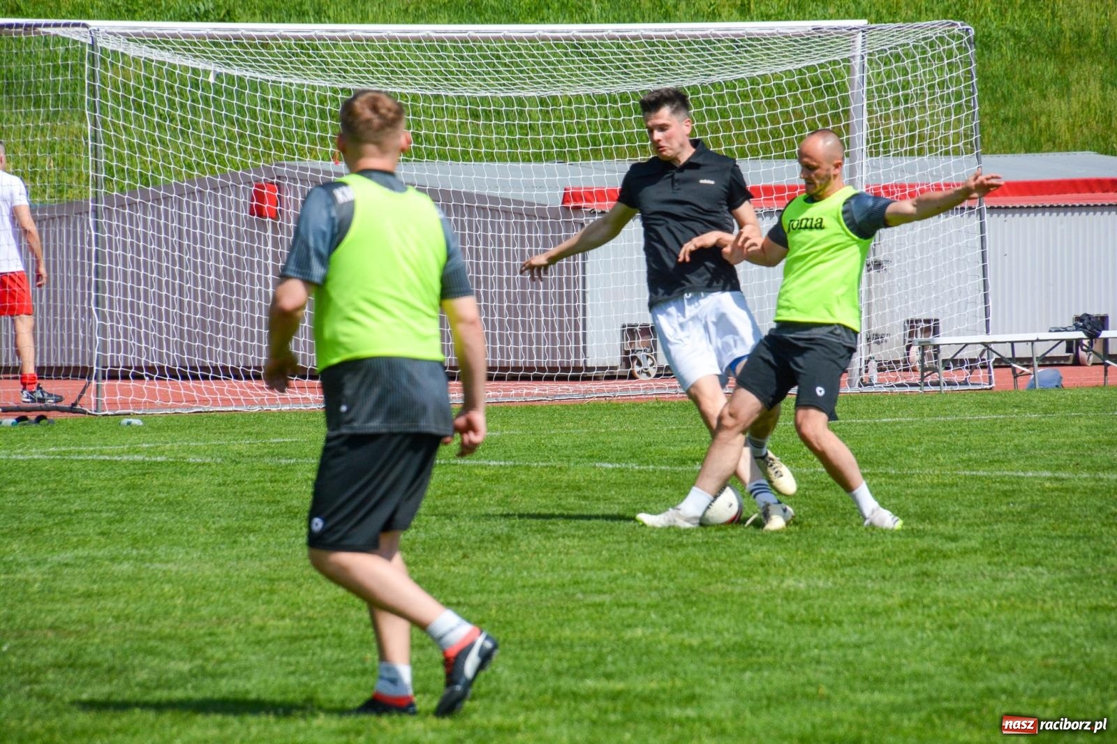Zdjęcie w galerii na portalu naszraciborz.pl: Piłkarskie zmagania śląskich policjantów na stadionie przy Zamkowej [FOTO i WIDEO] wiadomości z regionu