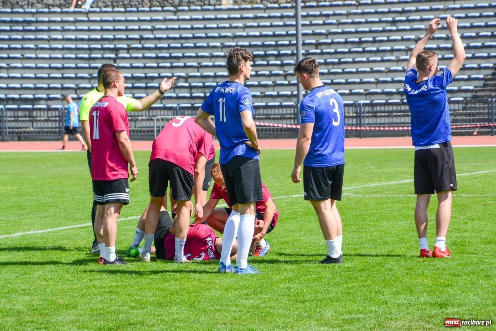 Zdjęcie w galerii na portalu naszraciborz.pl: Piłkarskie zmagania śląskich policjantów na stadionie przy Zamkowej [FOTO i WIDEO] wiadomości z regionu
