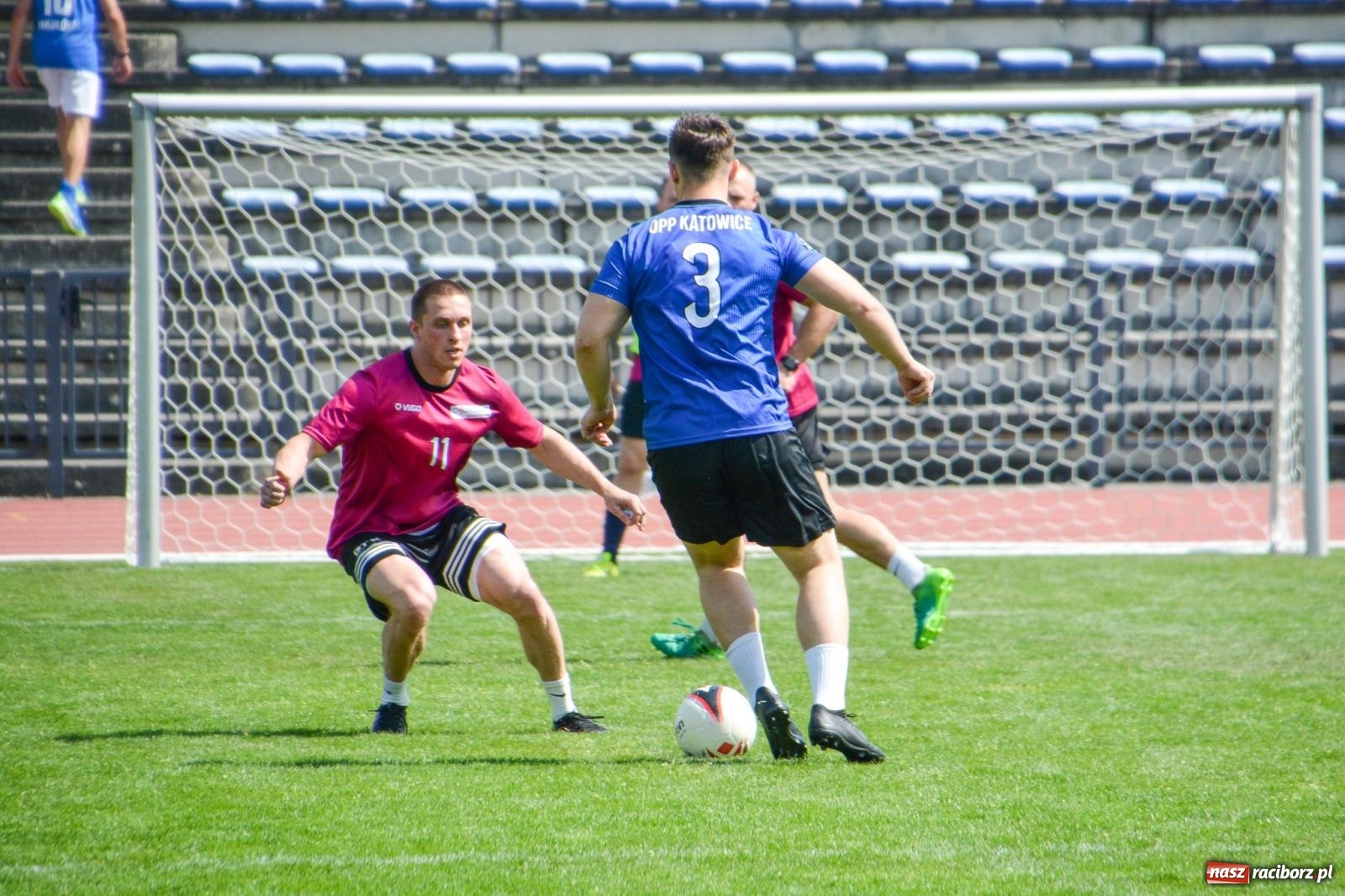 Zdjęcie w galerii na portalu naszraciborz.pl: Piłkarskie zmagania śląskich policjantów na stadionie przy Zamkowej [FOTO i WIDEO] wiadomości z regionu